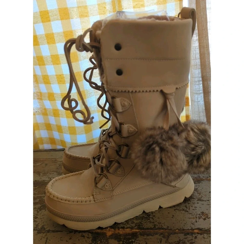 Manitobah Mukluks Waterproof Pacific Winter Boots V2 Womens Size 6 Oat Shearling